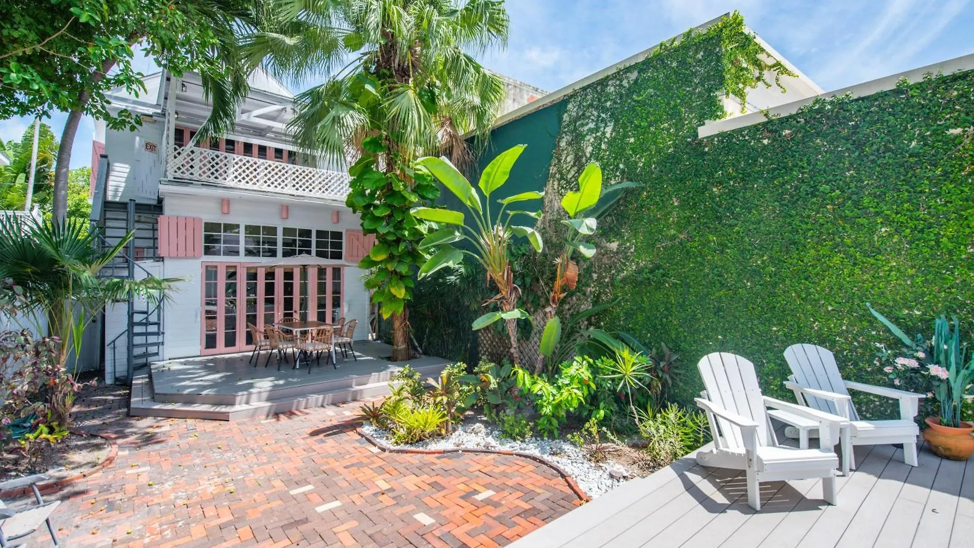 Apartment New Rose Petal Petite Suite - Pool & Parking Key West