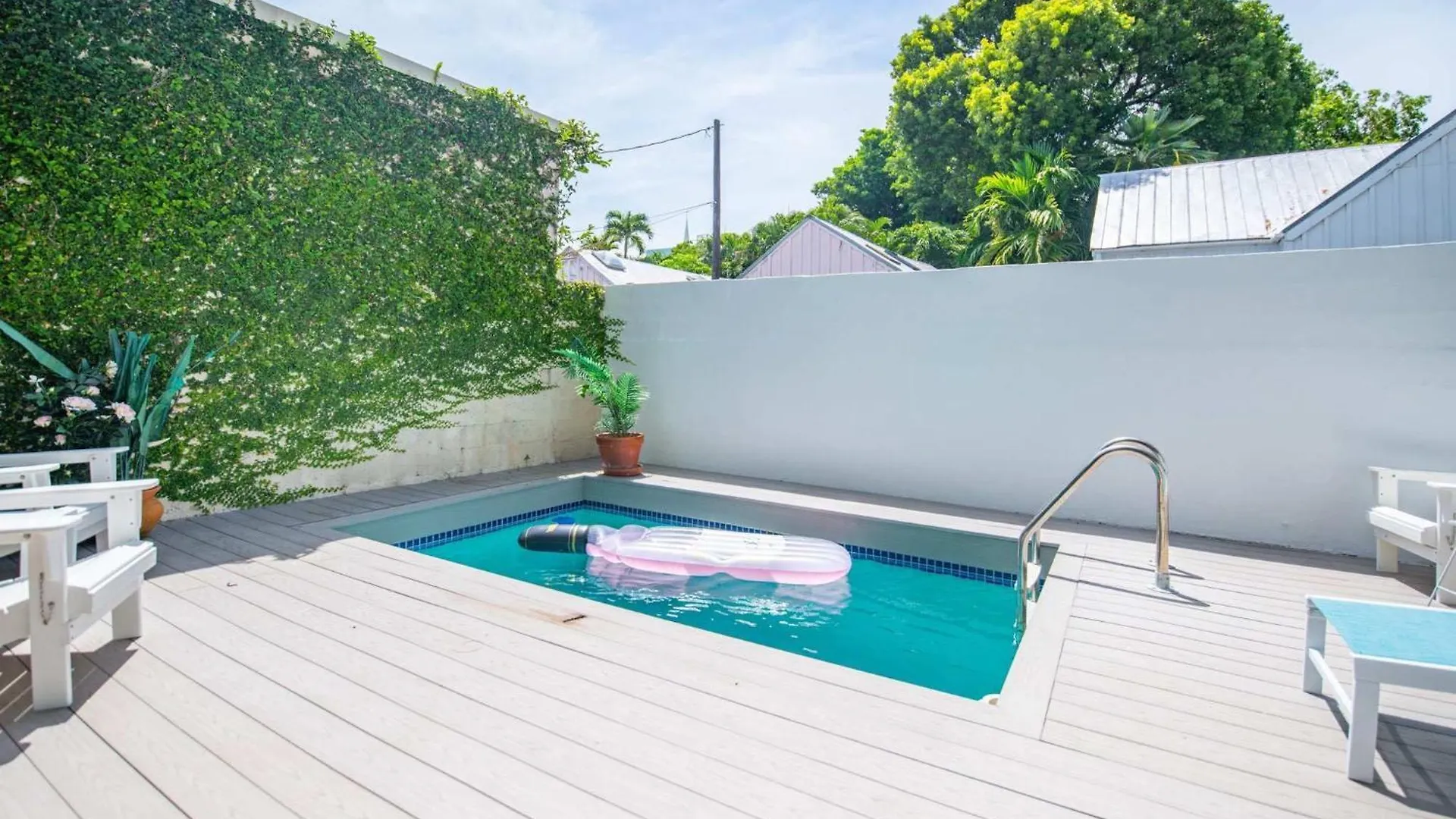 Apartment New Rose Petal Petite Suite - Pool & Parking Key West United States