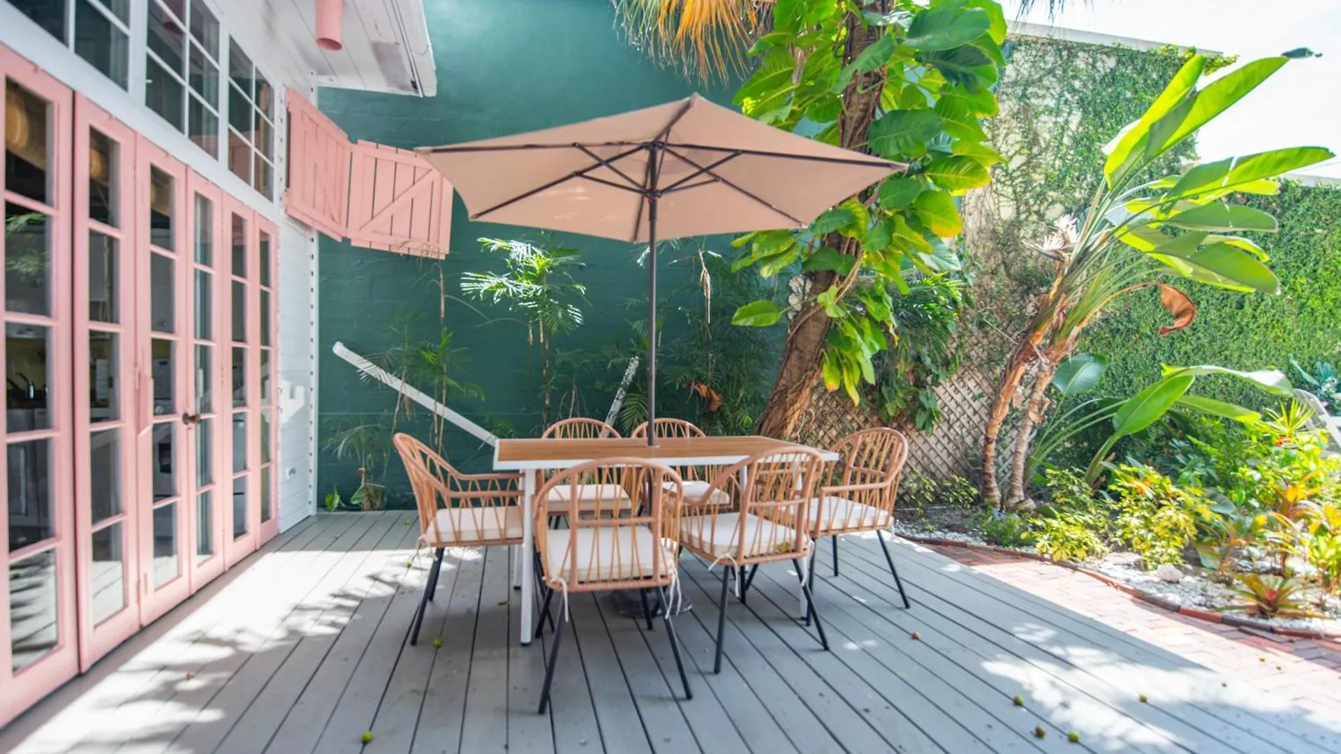 New Rose Petal Petite Suite - Pool & Parking Key West 0*,  United States