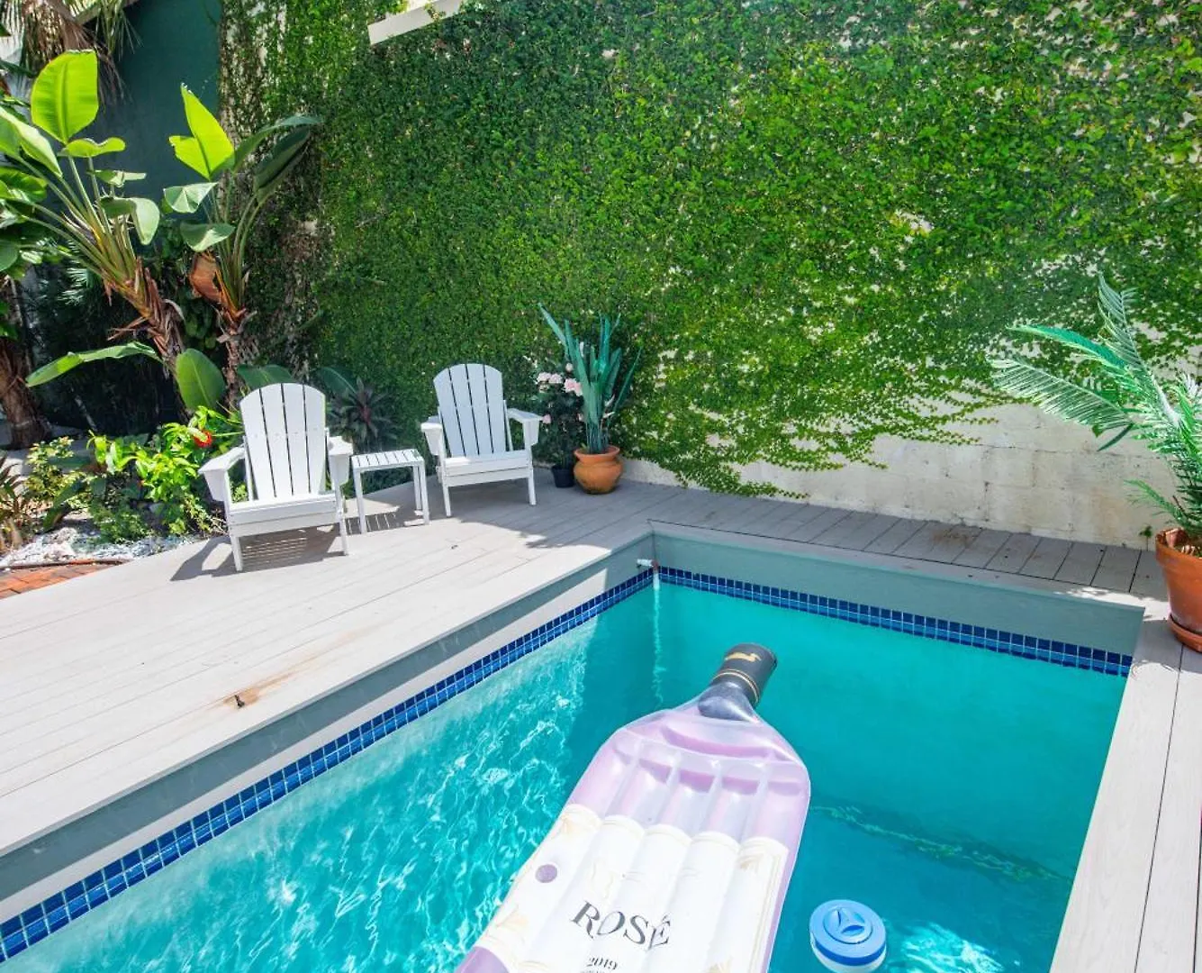 Apartment New Rose Petal Petite Suite - Pool & Parking Key West