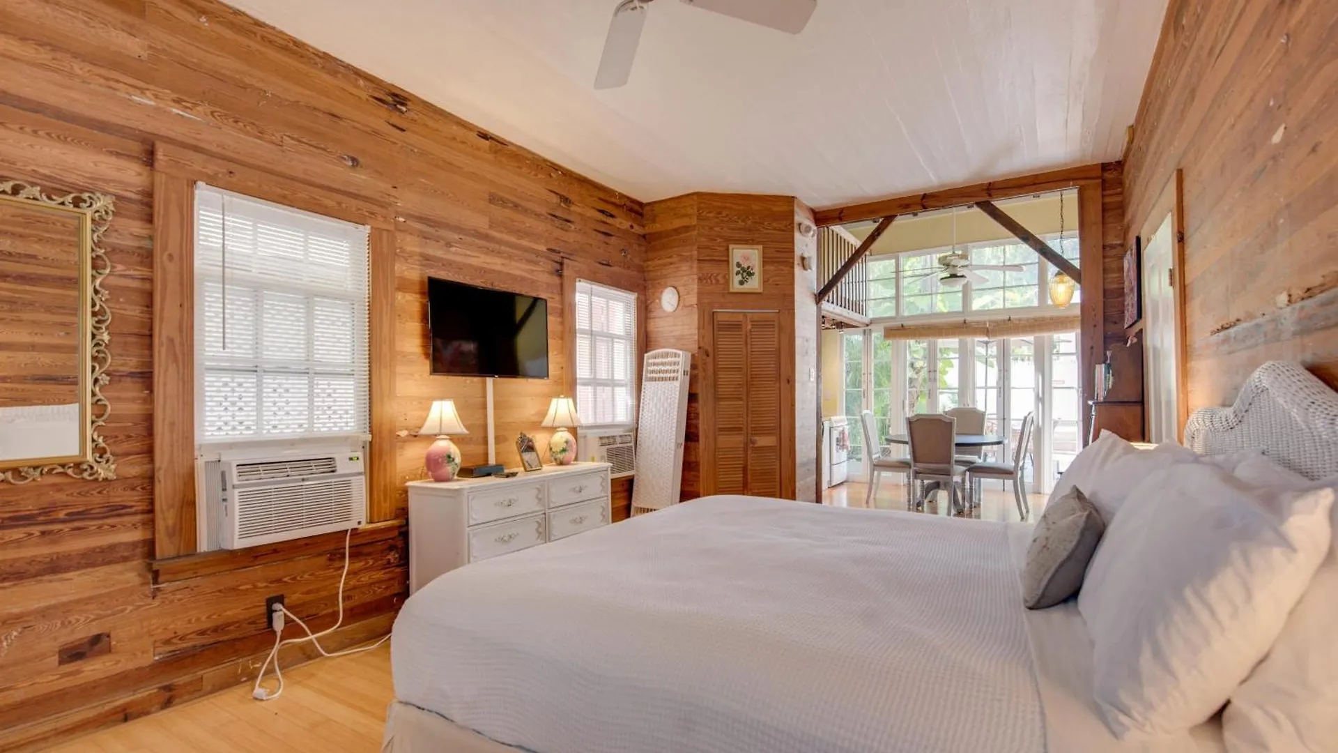 Apartment New Rose Petal Petite Suite - Pool & Parking Key West United States