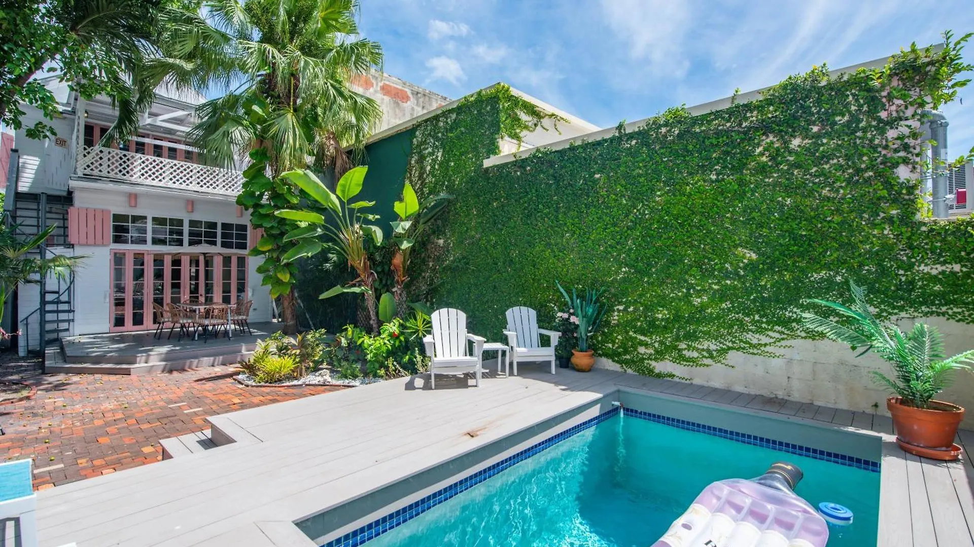 New Rose Petal Petite Suite - Pool & Parking Key West