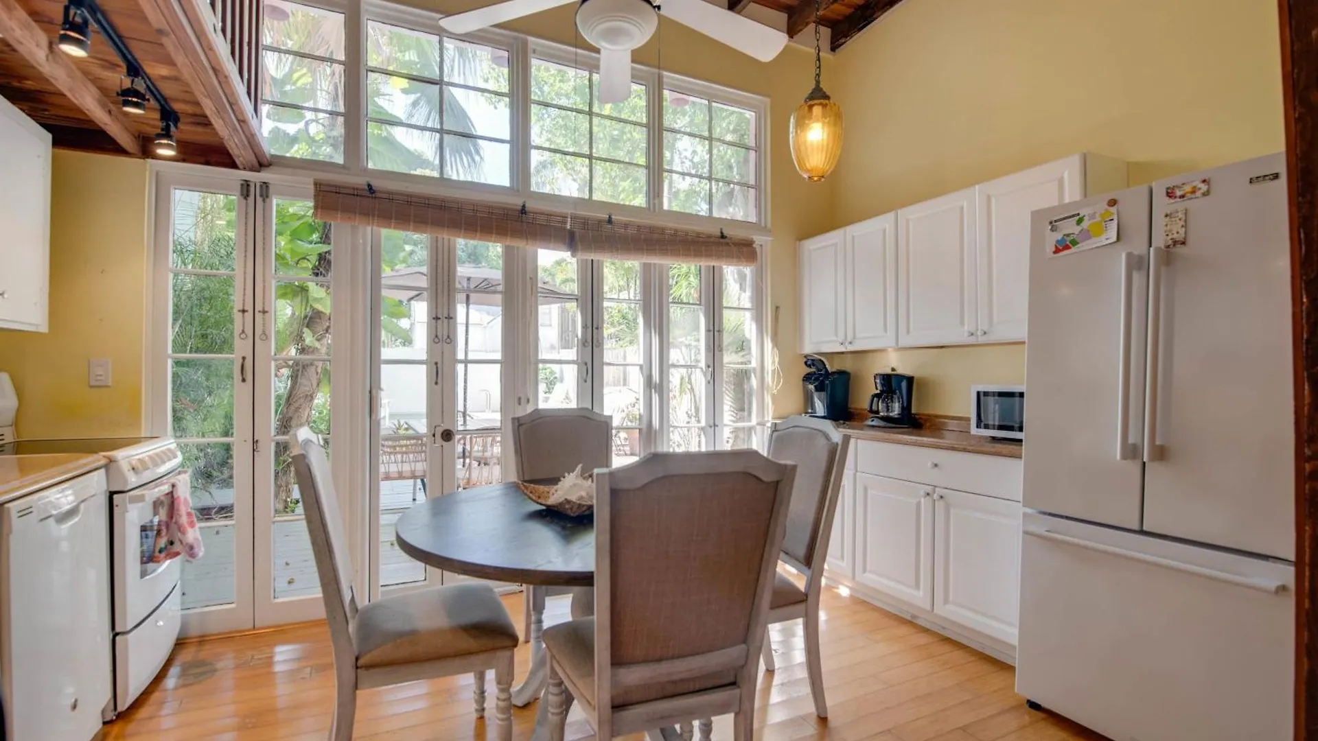 New Rose Petal Petite Suite - Pool & Parking Key West