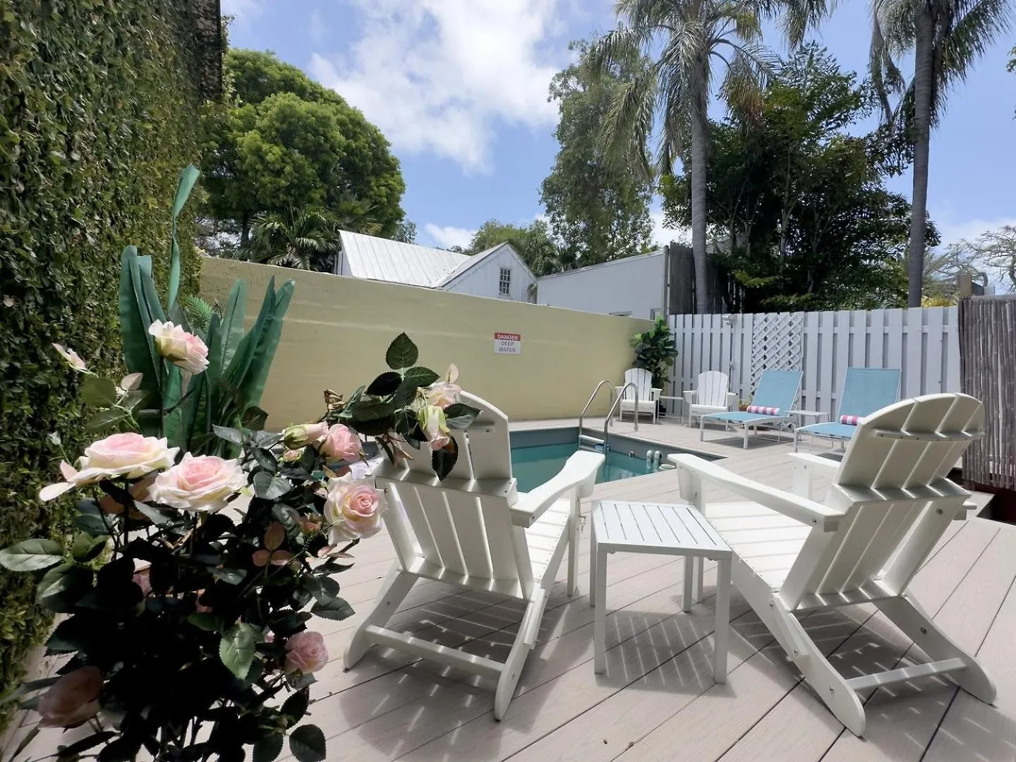 New Rose Petal Petite Suite - Pool & Parking Key West